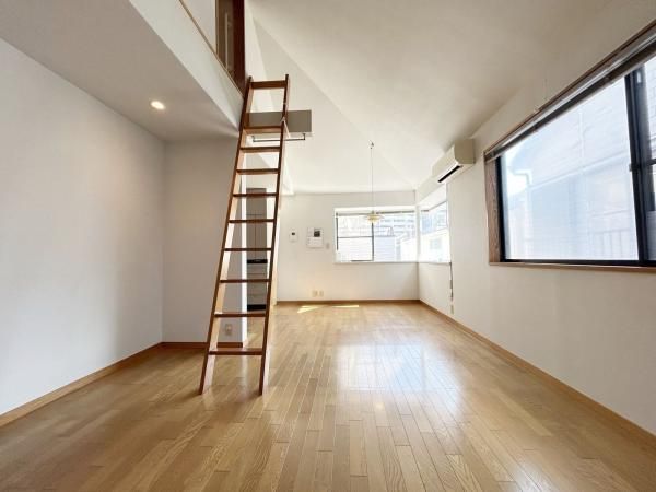2LDK Detached House for Sale in Kohoku Ward, Yokohama - Thumbnail 3