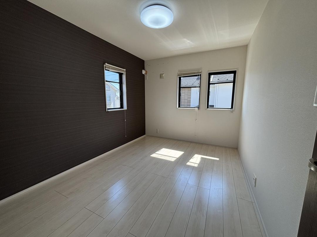 Modern 4LDK House in Isesaki with 3 Parking Spaces - Thumbnail 2