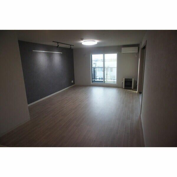 New 2LDK Apartment for Rent in Shiroishi, Sapporo - Thumbnail 2
