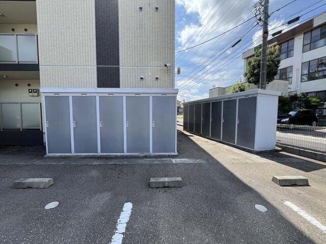 Reinforced Concrete Apartment Building in Toyama City - Thumbnail 3
