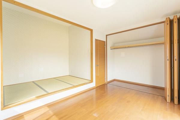 2007 Built House in Nishinomiya with 99.29m² Living Space - Thumbnail 4
