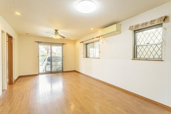 2007 Built House in Nishinomiya with 99.29m² Living Space - Thumbnail 3