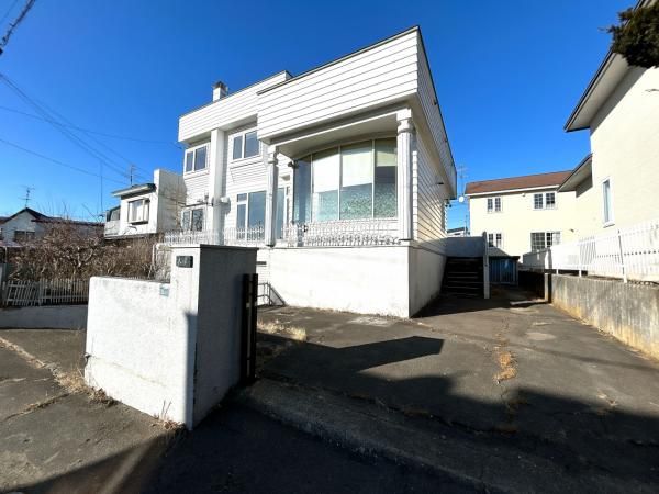 Renovated 4LDK House in Kushiro, Hokkaido with 240 sqm Land - Thumbnail 2