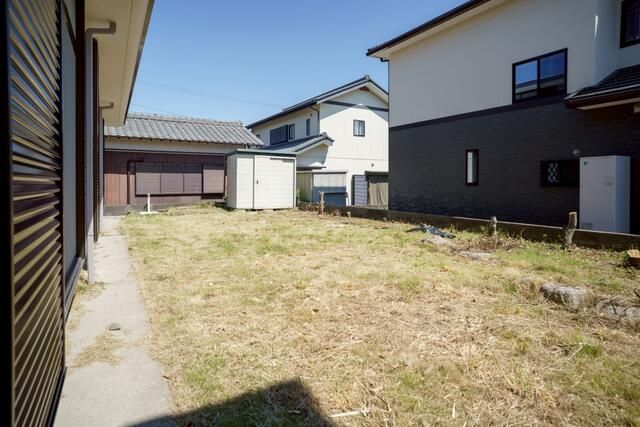 Renovated 3LDK House with Large Garden in Yokkaichi, Mie - Thumbnail 2