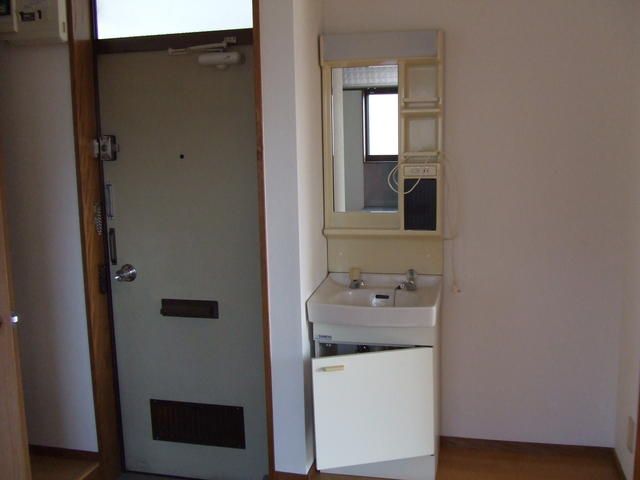 2DK Apartment for Rent in Utsunomiya, Tochigi - 46 sqm - Thumbnail 2