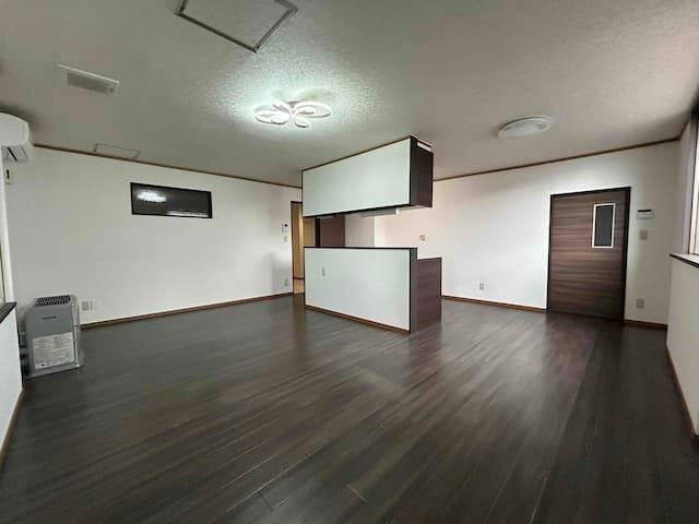 Spacious 3LDK Apartment for Rent in Hirosaki, Aomori - 216 sqm - Thumbnail 4