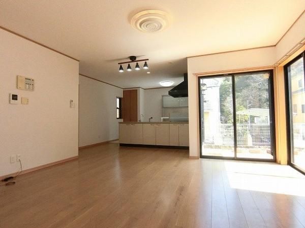 4LDK Detached House for Sale in Kobe's Kita Ward, Hyogo - Thumbnail 3
