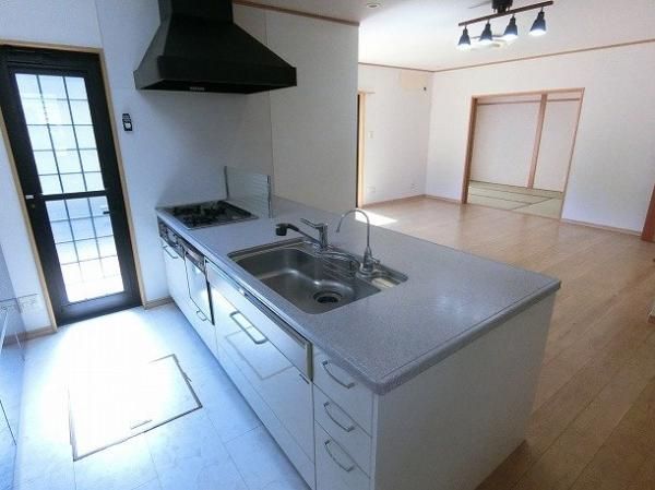4LDK Detached House for Sale in Kobe's Kita Ward, Hyogo - Thumbnail 2