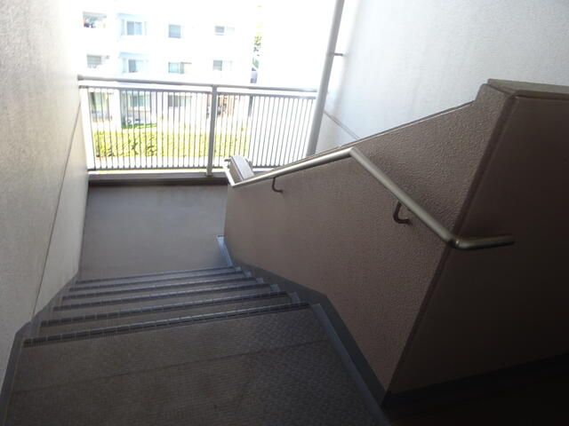 Spacious 3LDK Apartment for Sale in Chuo-ku, Chiba City - Thumbnail 2