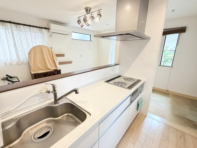 2LDK House for Sale in Mihama Ward, Chiba City - Thumbnail 3