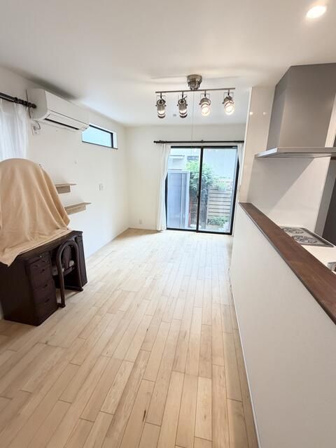 2LDK House for Sale in Mihama Ward, Chiba City - Thumbnail 2
