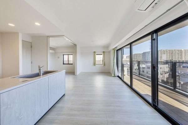 Presis Toyota Residence 3LDK Condo in Hino, Tokyo - Thumbnail 3