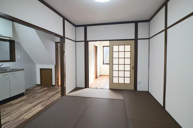 4DK Wooden House with Roof Balcony for Sale in Takamatsu - Thumbnail 2