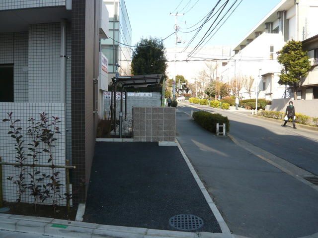 Rental Parking Space in Nakano, Tokyo - Thumbnail 2