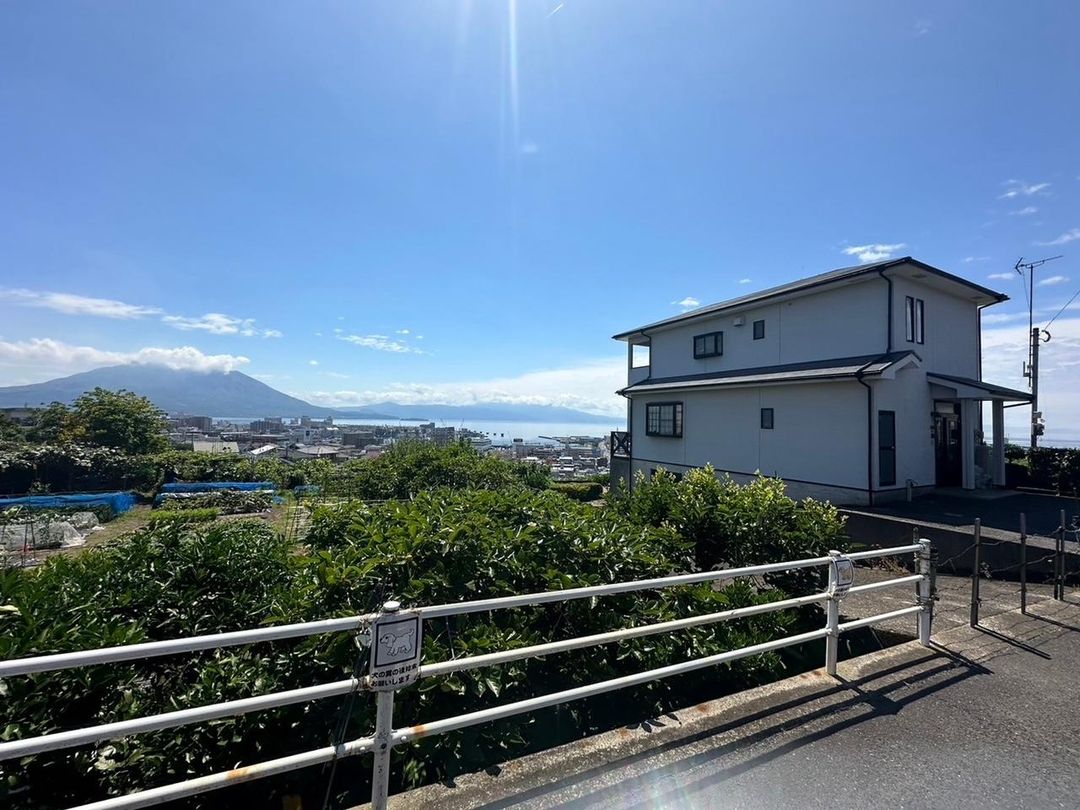 3LDK House for Sale in Kagoshima's Hinodecho with 3 Parking Spaces - Thumbnail 2