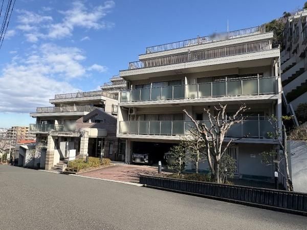 3LDK Apartment for Sale in Hino, Tokyo - Louis Chateau Momozonoen Hills - Thumbnail 2