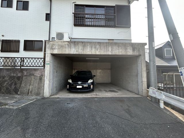 5LDK House for Sale in Kitakyushu, Fukuoka with Garden and Parking - Thumbnail 4