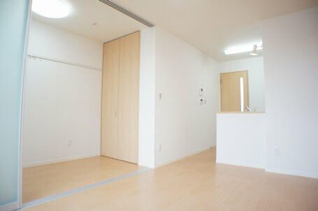 1LDK Apartment for Rent in Isesaki, Gunma - 51,000 Yen - Thumbnail 3