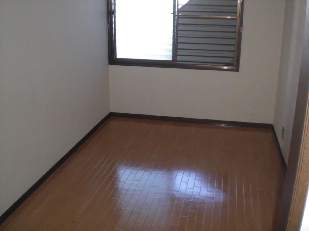 3DK Apartment for Rent in Fussa, Tokyo - Quiet Area, Pet Negotiable - Thumbnail 3
