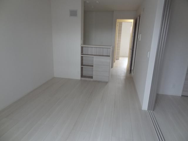 New 2LDK Apartment for Rent in Chigasaki, Kanagawa - Thumbnail 2