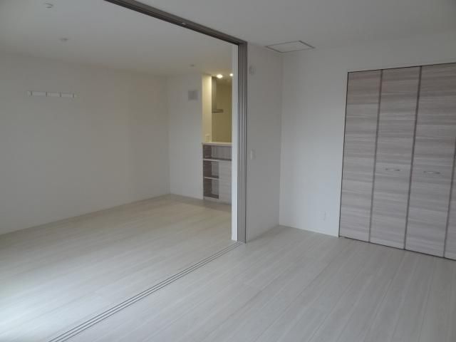 New 2LDK Apartment for Rent in Chigasaki, Kanagawa - Thumbnail 3