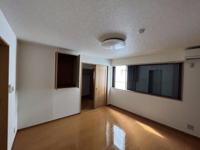 2LDK House for Rent in Hiroo, Shibuya - 80 sqm, Near Station - Thumbnail 2