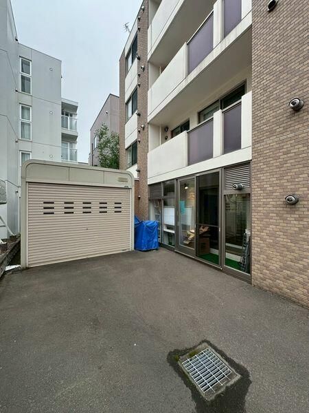Sapporo Apartment Building for Sale Near Kotoni Station - Thumbnail 2