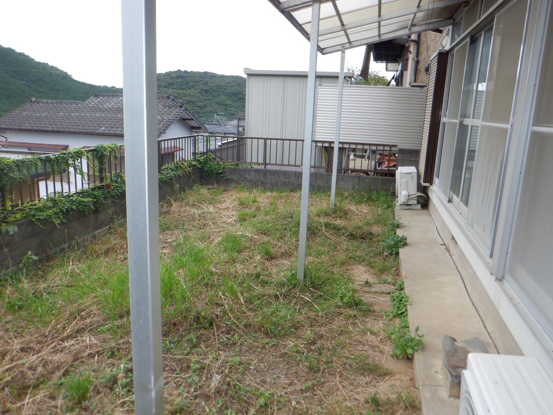 4DK House for Sale in Quiet Isahaya, Nagasaki with Garden & Parking - Thumbnail 2