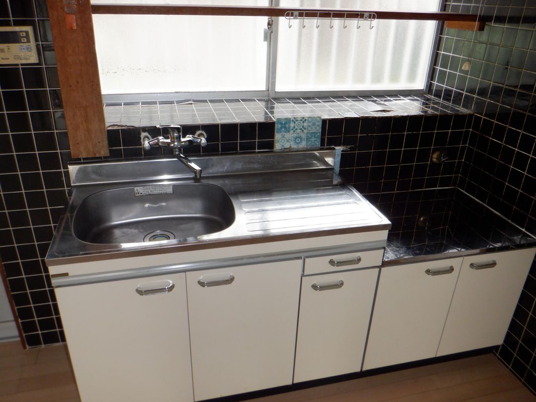 4DK House for Sale in Quiet Isahaya, Nagasaki with Garden & Parking - Thumbnail 3