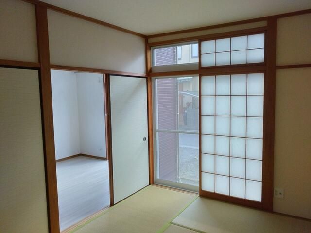 2DK Apartment for Rent in Atsugi, Kanagawa - 42.24 sqm - Thumbnail 2