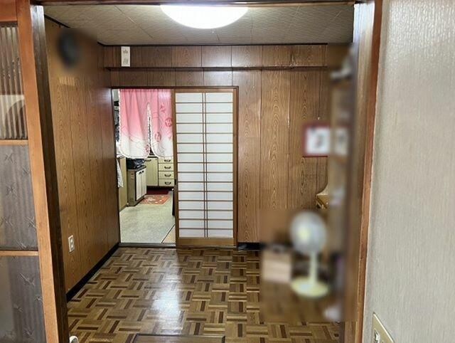 8LDK Wooden House on Corner Lot in Mino City, Gifu - Image 1