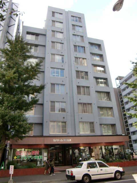 3LDK Corner Apartment for Sale in Central Sapporo, Hokkaido - Thumbnail 2
