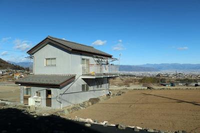 House with farmland and workshop overlooking Mt. Fuji and the Kofu Basin: Villa Real Estate For Sale Hometown Information Center: Nationwide Country Living Property Data — Image 1, Minami Alps, Yamanashi