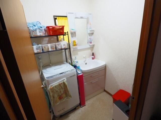 Renovated 4LDK House in Kitakyushu with Parking for 3 Cars - Thumbnail 3