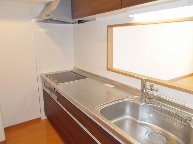 2LDK Apartment in Yokohama Tsuzuki-ku for Rent - Thumbnail 3
