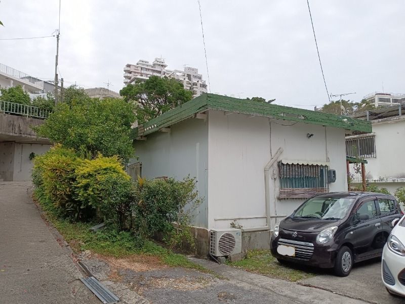 1LDK Detached House for Sale in Naha, Okinawa with Large Garden - Image 7