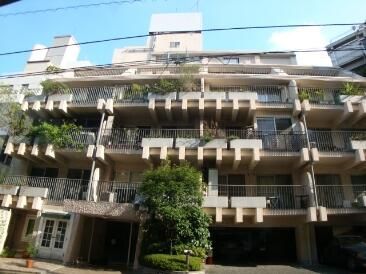 1LDK Apartment for Rent in Shibuya, Tokyo - Chisan Mansion Harajuku - Thumbnail 2