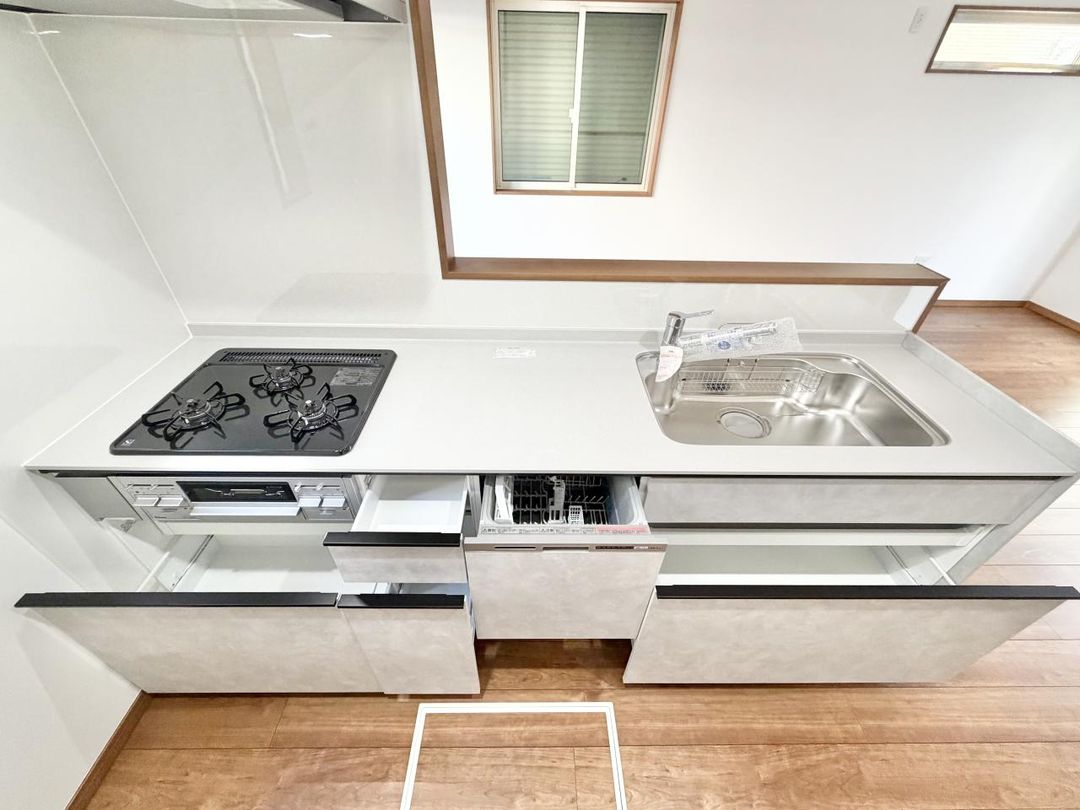 New 3LDK House for Sale in Ichikawa, Chiba - Corner Lot - Thumbnail 2