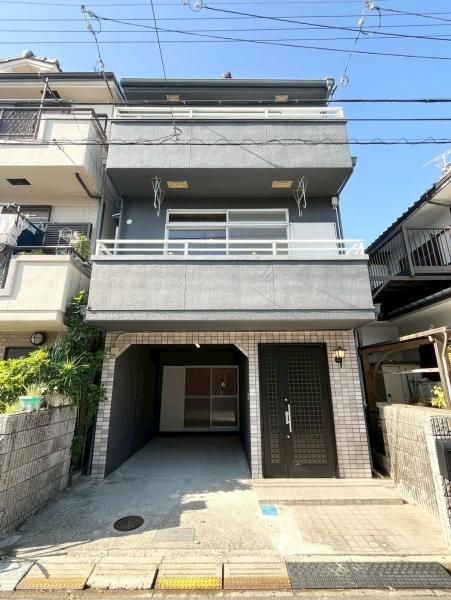 4LDK House for Sale in Takatsuki, Osaka - 112 sqm - Thumbnail 2