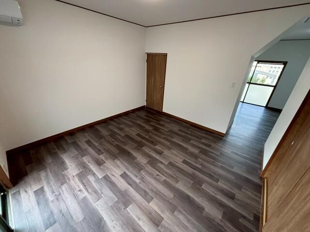 6LDK House for Sale in Quiet Gifu City Neighborhood - Thumbnail 4