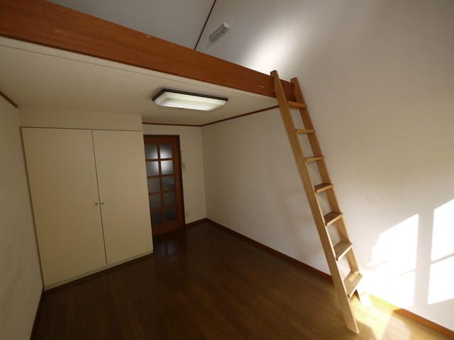 1K Apartment for Rent in Suginami, Tokyo - 15.25 sqm - Thumbnail 3