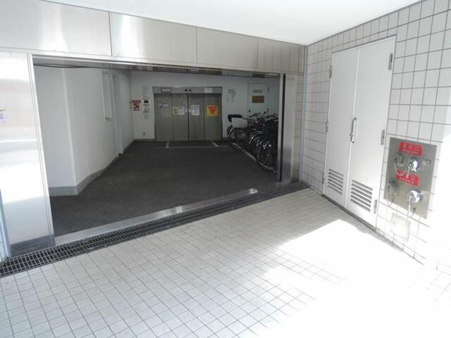 Small Roll-Roof Parking Space for Rent in Hachioji, Tokyo - Thumbnail 4
