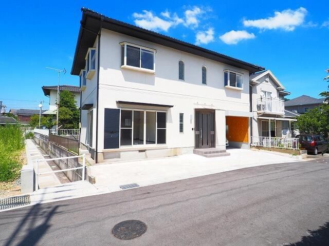 Renovated 4LDK House in Kitakyushu with Garage & Near School - Main Image