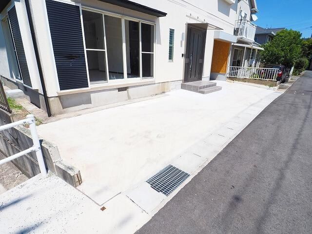 Renovated 4LDK House in Kitakyushu with Garage & Near School - Thumbnail 2