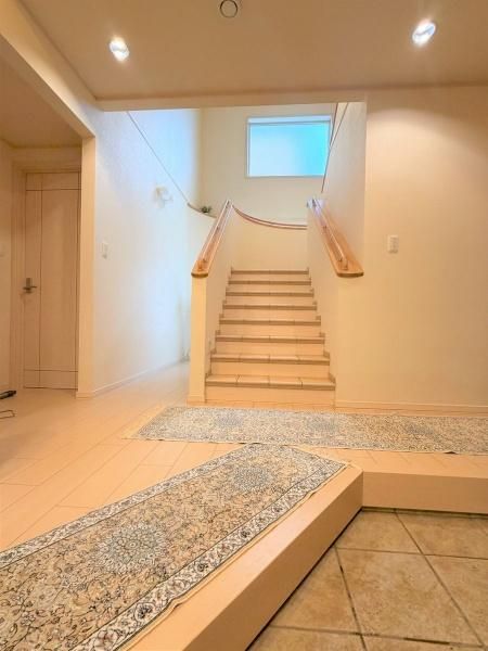 Spacious 4LDK House with Study and Sunroom in Sapporo's Kita Ward - Thumbnail 3