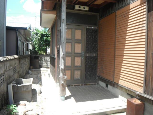 8DK House for Sale in Niihama, Ehime - Spacious Corner Lot - Image 16