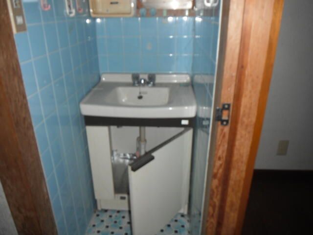 8DK House for Sale in Niihama, Ehime - Spacious Corner Lot - Image 22