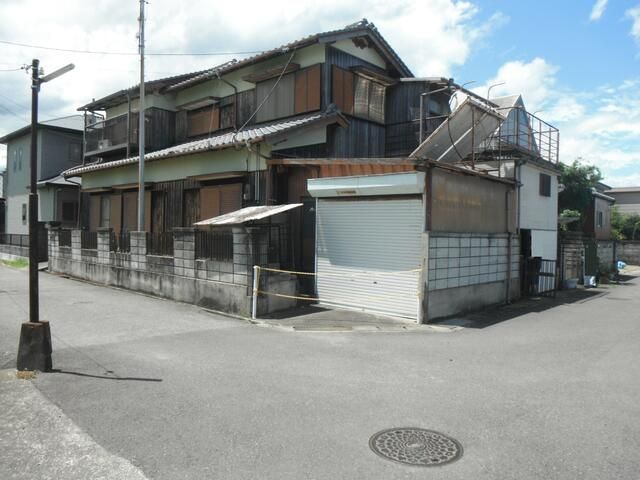8DK House for Sale in Niihama, Ehime - Spacious Corner Lot - Image 7
