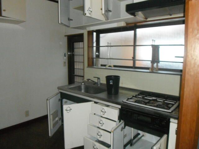 8DK House for Sale in Niihama, Ehime - Spacious Corner Lot - Image 22