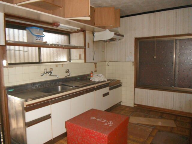 8DK House for Sale in Niihama, Ehime - Spacious Corner Lot - Image 19